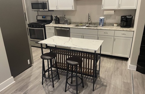 Covington House | Super Close to the Madison + 2 Free Parking Spots!
