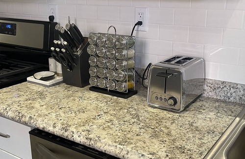 Covington House | Super Close to the Madison + 2 Free Parking Spots!