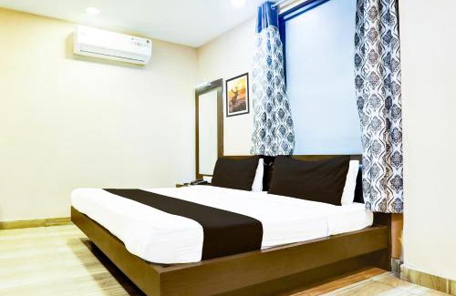 Gwalior Hotel | Super Collection O Kampoo Tiraha Road formerly Siddhi Vinayak