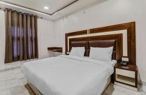 Indira Nagar Hotel | Super Collection O Yamuna Palace Near Gomti Riverfront Park