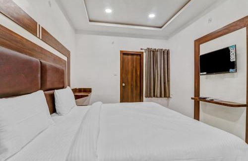 Indira Nagar Hotel | Super Collection O Yamuna Palace Near Gomti Riverfront Park