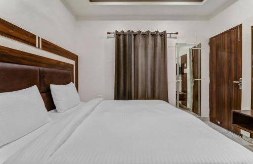 Indira Nagar Hotel | Super Collection O Yamuna Palace Near Gomti Riverfront Park