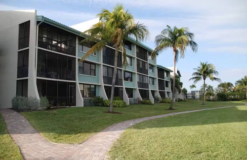 Sanibel Condo | Super Comfortable Loggerhead Cay Condo with Fabulous Gulf View!