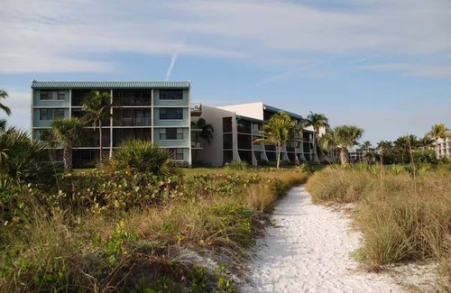 Sanibel Condo | Super Comfortable Loggerhead Cay Condo with Fabulous Gulf View!