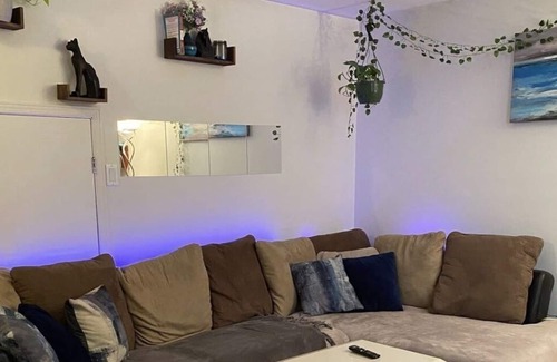 Fabreville House | Super Comfortable & Spacious, PRIVATE 1 Bedroom Apartment