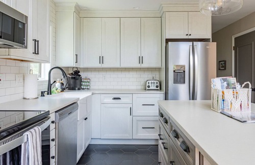 Saugerties South House | Super Comfortable Water-view Home in Saugerties