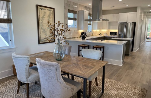 West Riverside House | SUPER COMFY & BEAUTIFUL 3/3 TOWNHOME - BEST LOCATION! HEART OF NOLA