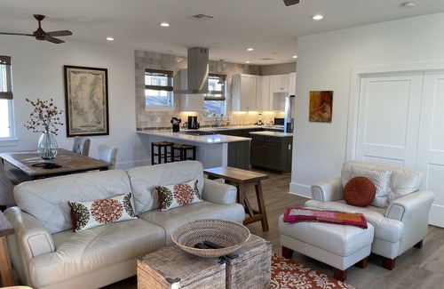 West Riverside House | SUPER COMFY & BEAUTIFUL 3/3 TOWNHOME - BEST LOCATION! HEART OF NOLA