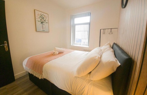 Splott Apartment | Super Convenient Keyless Entry Two Bedroom Loft by Property Promise