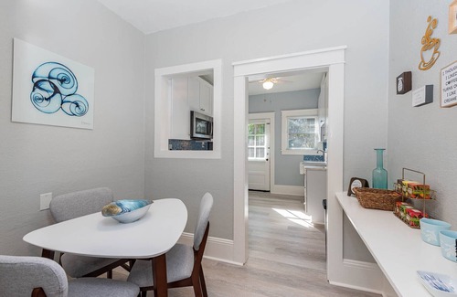 New Smyrna Beach Apartment | Super Cool Couples Retreat - Walk to Shops-Restaurants- Beach-Bars