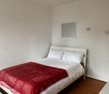 Homerton Apartment | Super Cosy Flat in East London