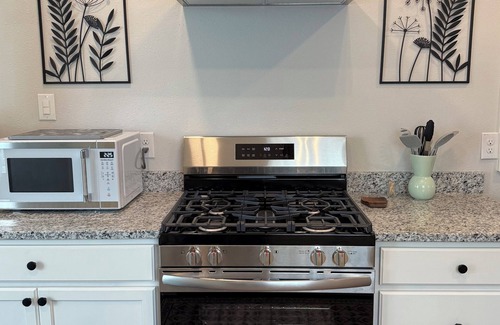 Boerne House | Super cozy cottage, just a few blocks to downtown Boerne!