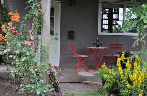 Dunbar Apartment | Super Cozy Garden Retreat
