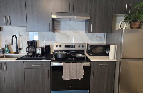 West Edmonton House | Super Cozy/Private Bachelor Pad in Serene Neighborhood