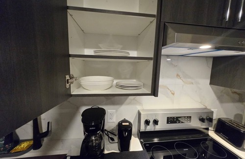 West Edmonton House | Super Cozy/Private Bachelor Pad in Serene Neighborhood