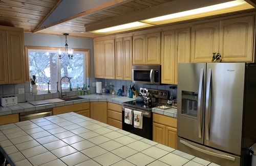 Truckee House | Super Cozy Ski Lodge with Year Round Amenities