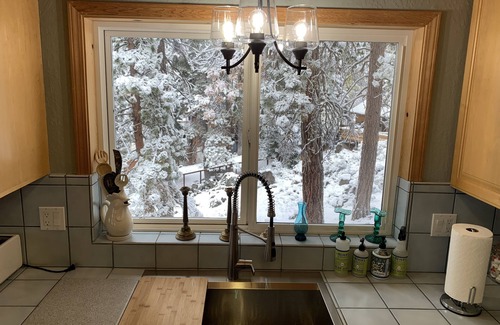 Truckee House | Super Cozy Ski Lodge with Year Round Amenities