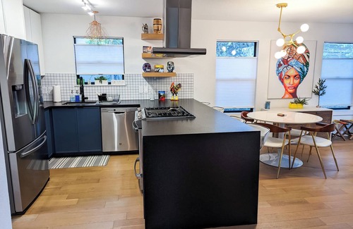 St. Johns House | Super Cute and Fully renovated 2 bedroom Home, 8 mins to downtown