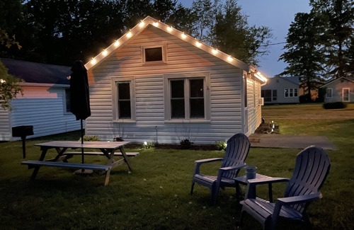Geneva-on-the-Lake Cottage | Super Cute Classic Two Bedroom Lake Erie Cottage, walk to Strip and Beach