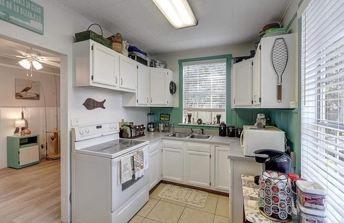 Fulton House | SUPER CUTE! COASTAL BEND COTTAGE! Book now-September, October, November dates!