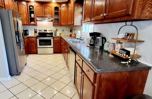 Pine Forest House | 🌟Super Cute & Comfy Charmer; Baby-Friendly; 7 miles to Ft Bragg🌟