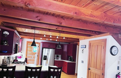 Franklin County Cabin | Super Cute & Cozy Cabin In The Paradise With 65" TV, Hot Tub, Boats, Bikes.
