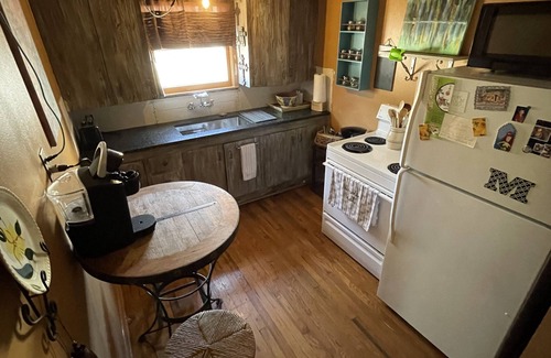 Kerrville House | Super Cute Guest House. Great kitchen. Fully stocked. Big porch. 1 acre. Gated.
