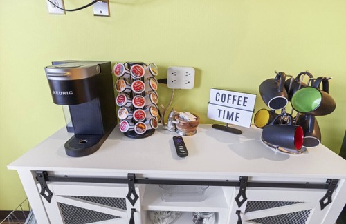 Snowshoe Apartment | Super Cute Studio Next To Ski Slope WiFi Village