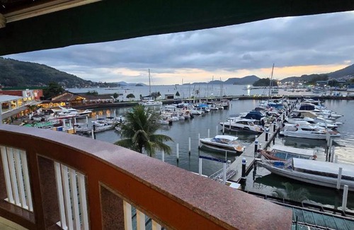 Marinas Apartment | SUPER FLAT 180 graus em Angra dos Reis , Frente Mar na Marina Piratas com estacionamento gratuito