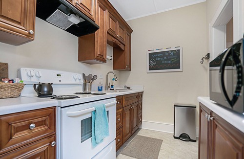 Riverside House | Super fun home with bikes on the best street in Riverside!