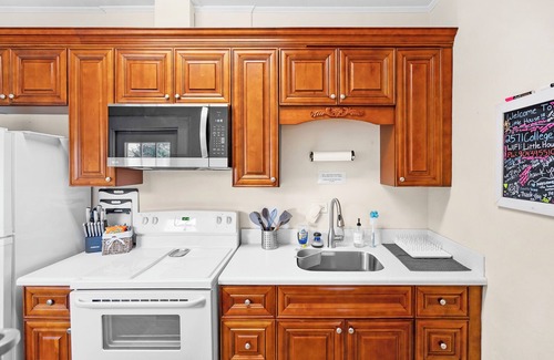 Riverside House | Super fun home with bikes on the best street in Riverside!