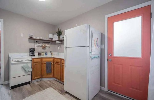 Madison-on-the-Lake House | Super Hosts: Grove Cottage - close to beach, wineries & Spire!