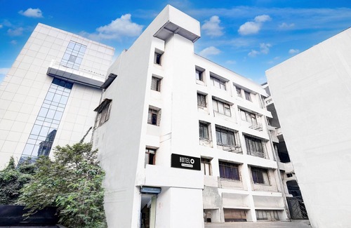Bandra Kurla complex House | Super Hotel O BKC Santacruz East