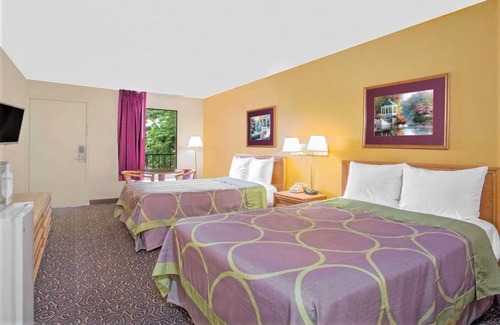 Lightfoot Hotel | Super Inn Williamsburg