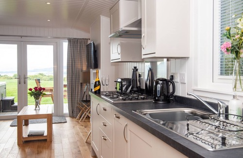 Port Glasgow Cabin | Super King Lodge-Sleeps 2-HotTub-Sea View
