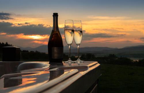 Port Glasgow House | Super King Lodge-Sleeps 2-HotTub-Sea View
