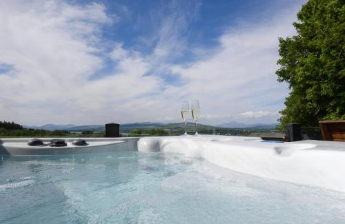 Port Glasgow House | Super King Lodge-Sleeps 2-HotTub-Sea View