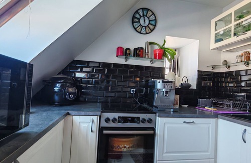 Le Perray-en-Yvelines Apartment | Super large old beam apartment with double living room