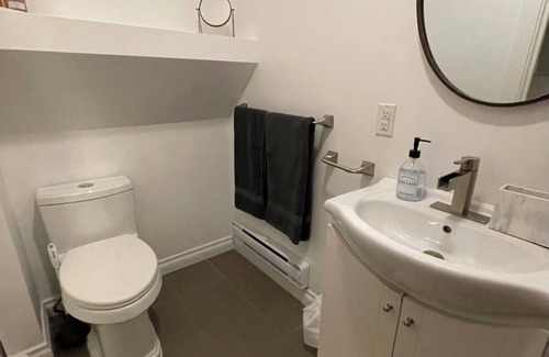 Mile End Apartment | Super Large Terrace Rental 4522A