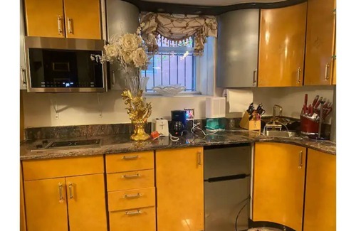 Manhattan Beach Apartment | Super Location in Brooklyn - Entire 1 bedroom apartment