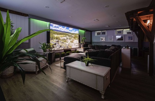 Etobicoke House | Super Lux Designer Co-Living, Hot Tub, Movie Theatre, Tesla Charger, Fireplaces