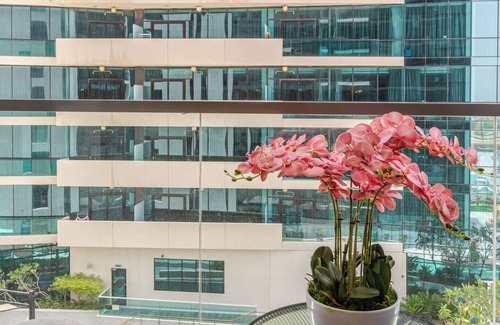 Trade Centre 1 Apartment | Super Luxury 3 Bed Apartment - 3 mims to Dubai Mall. WiFi & AC