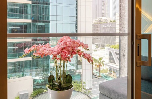 Trade Centre 1 Apartment | Super Luxury 3 Bed Apartment - 3 mims to Dubai Mall. WiFi & AC