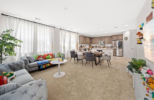 Ontario House | Super Mario/Near the Airport/New