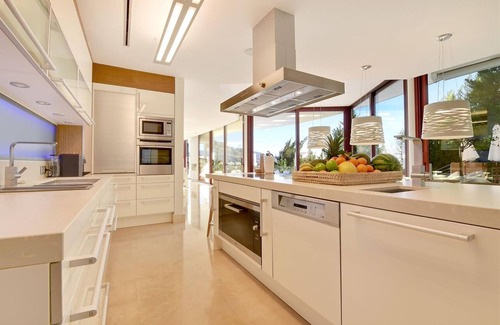 Nueva Andalucia Villa | Super modern villa with fantastic views