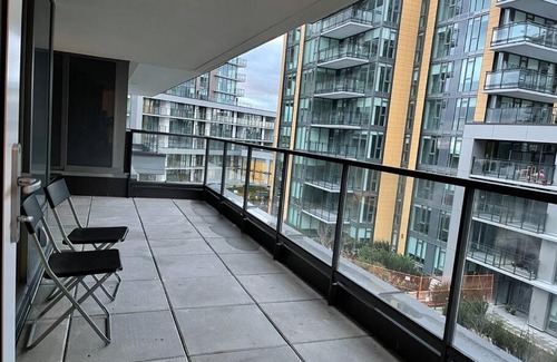 Richmond City Centre Apartment | Super new Near airport&sky train 2&2 center area