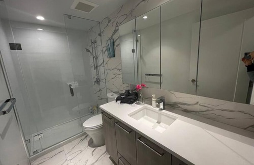 Richmond City Centre Apartment | Super new Near airport&sky train 2&2 center area