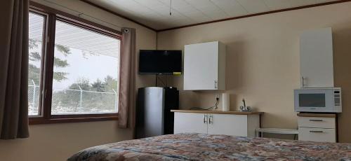 Algoma District Hotel | Super Nights Inn