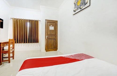 Lamongan Hotel | Super OYO 3702 Homestay Bougenville Syariah