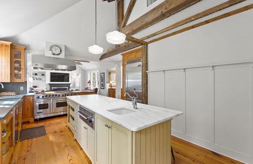 Dorset House | Super Private Estate w/Guest Cottage Near Center